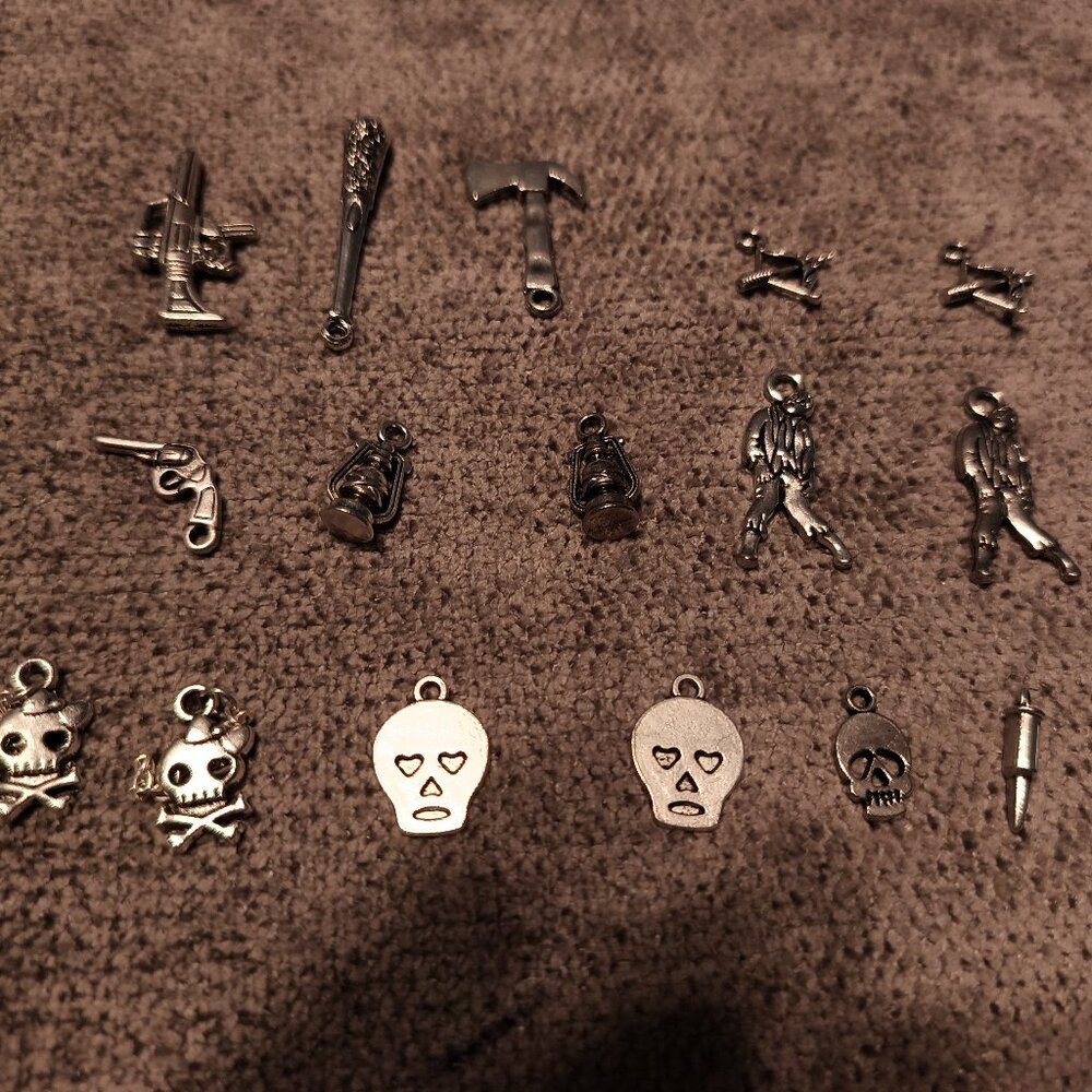 17 WALKING DEAD CHARMS
